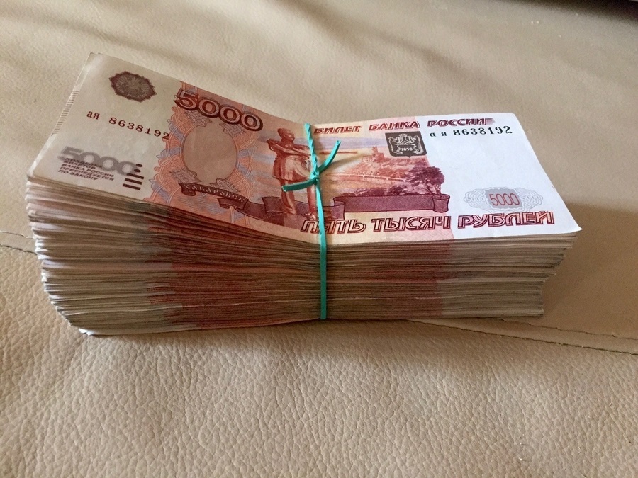 Воры вынесли набор монет, шубу и полмиллиона рублей из домов в Гатчинском районе_5fb150a1aeeac.jpeg